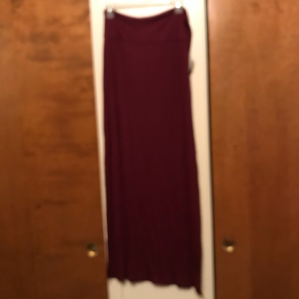 Maxi skirt w/slits